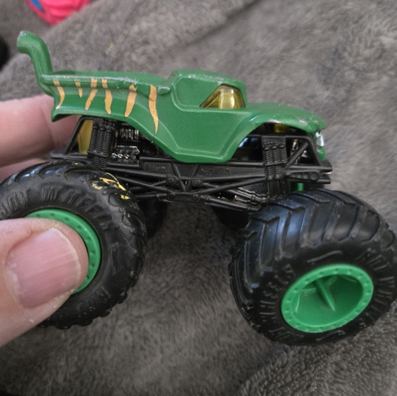 Hot Wheels Monster Trucks Bundle Toys (8) Variety Lot - Picture 5 of 9